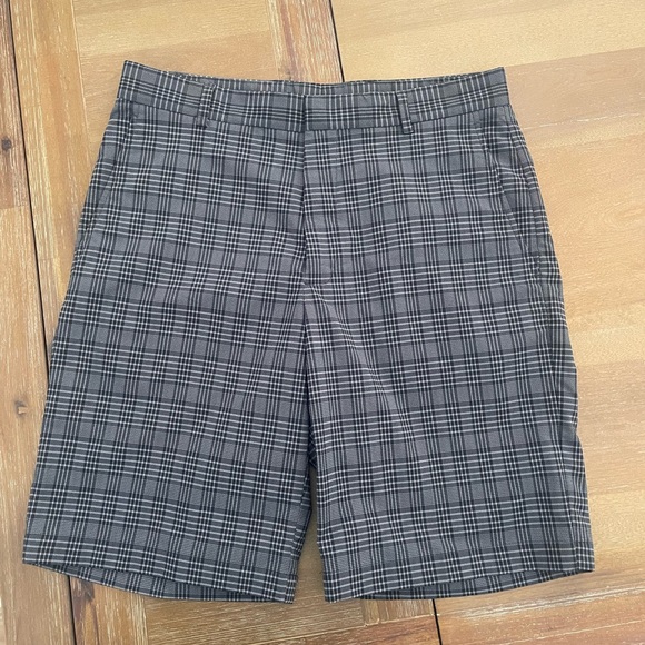 Walter Hagen Golf Expedition Shorts Outdoor Mens Size 32 grey and black Plaid - Picture 1 of 5